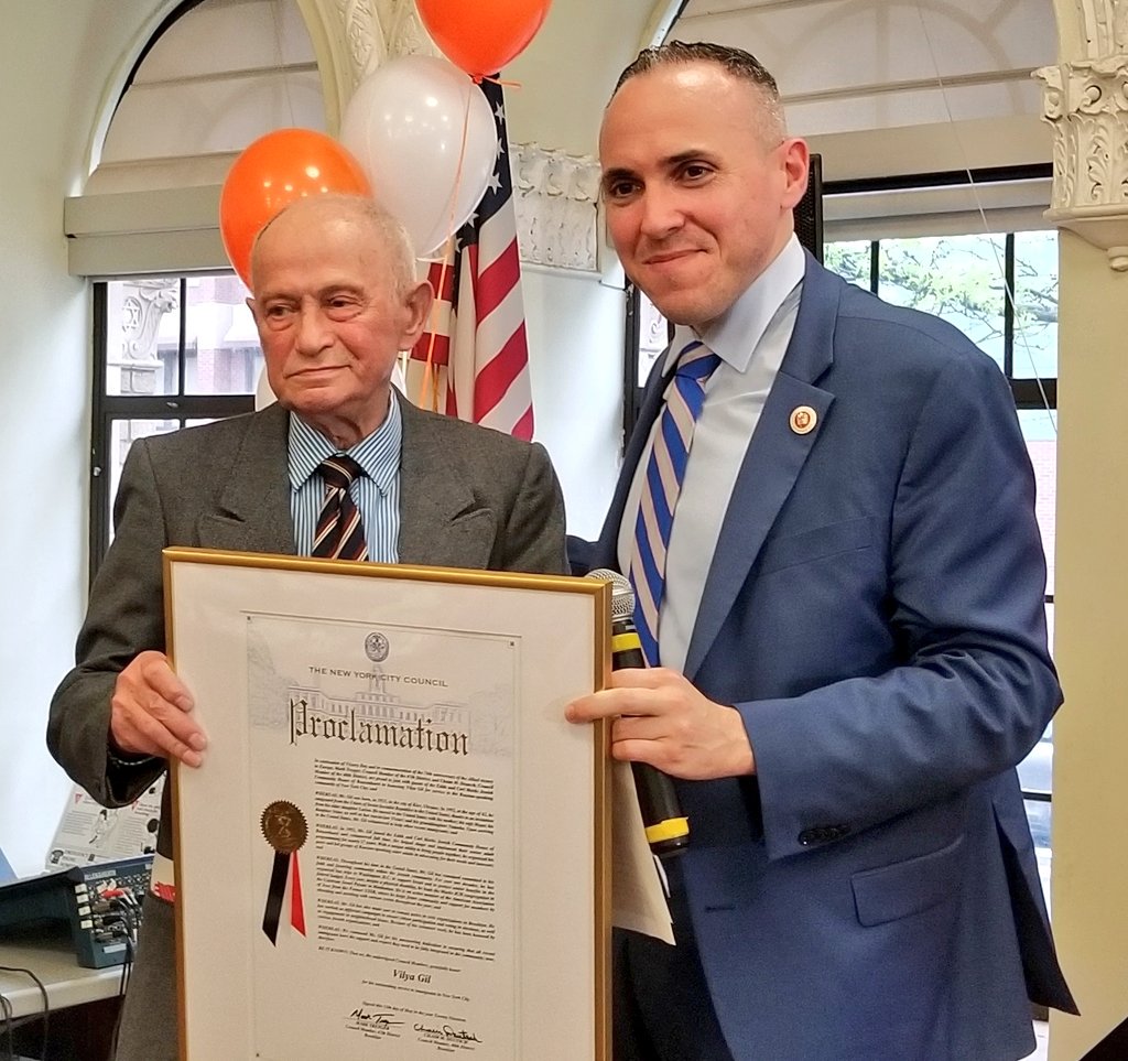 MarkTreyger718's tweet photo. In the Russian-speaking community, May 8th is a momentous occasion signifying the end of WWII in Europe and defeat of the Nazis. Proud to work with @MarksJCHB to honor our WWII vets &amp; Holocaust survivors at a time when we fight to end anti-Semitism and hate once and for all. https://t.co/gpnKvOsr2C