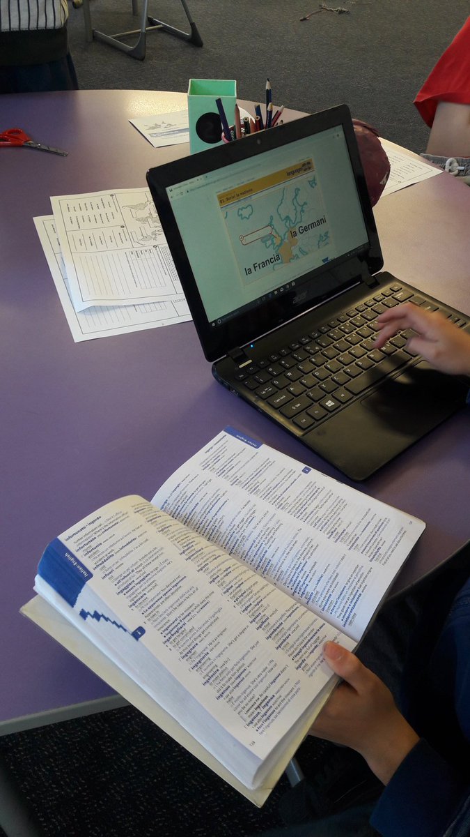 34BSPS's tweet photo. While grade 3 students are doing NAPLAN, grade 4 students are strengthening their geographical skills and their spelling throgh interactive activities in Italian. #fantastico https://t.co/2F5JYBGLIO