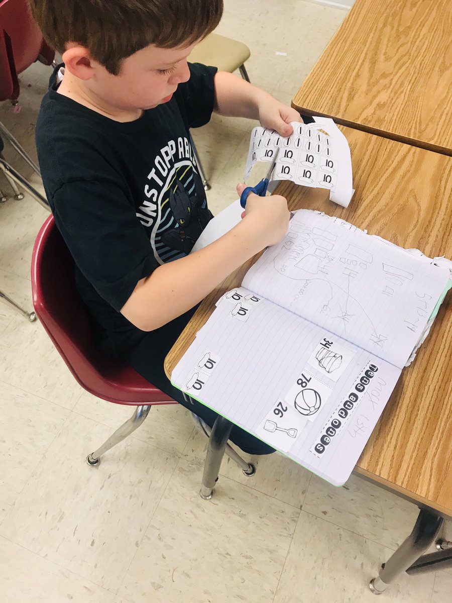 chalkandgrace's tweet image. #GuidedMath has us reviewing place value. We are making connections through hands on experiences, journal activities and games!🙋🏾‍♀️ Eveyone is working at their level making meaningful connections. #HaskinsCadets🚀 @CCPS_MathK5 #minermoment #wearemathematicians🤓