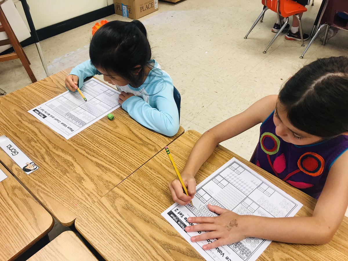 chalkandgrace's tweet image. #GuidedMath has us reviewing place value. We are making connections through hands on experiences, journal activities and games!🙋🏾‍♀️ Eveyone is working at their level making meaningful connections. #HaskinsCadets🚀 @CCPS_MathK5 #minermoment #wearemathematicians🤓