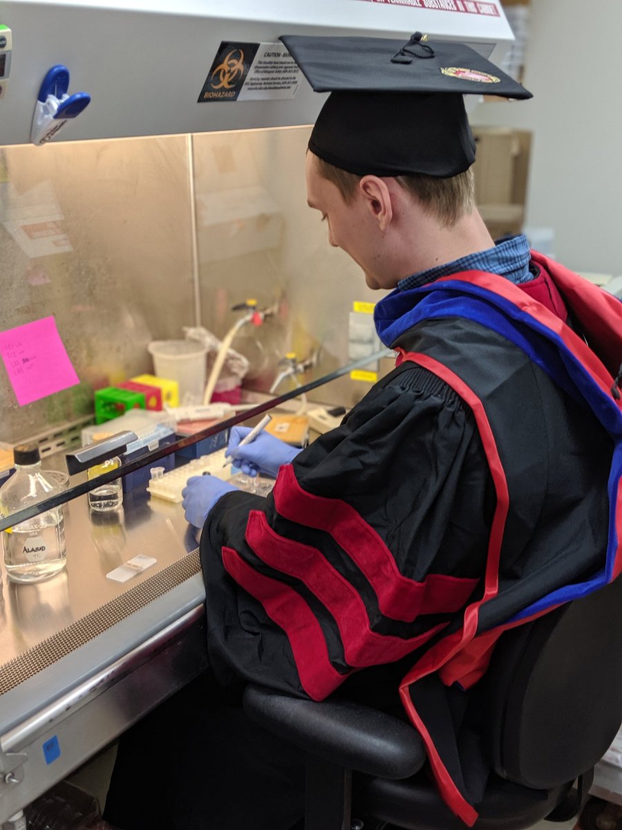 kylehelzer's tweet image. When you&apos;re graduating at 5 but have lab work to do at 4