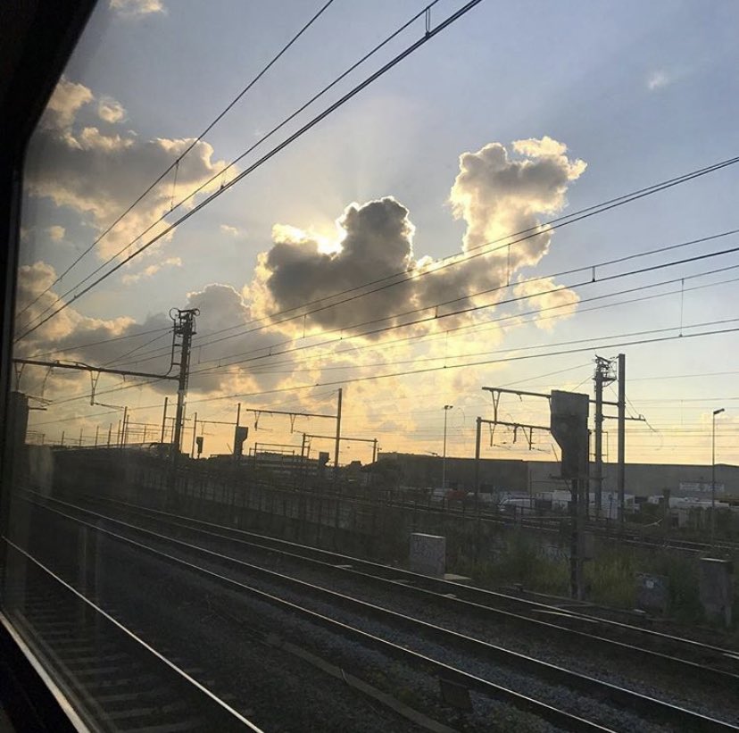 leyleylemon's tweet photo. Still can’t believe I got this shot. Ugh I miss Europe 😭 #belgium #iphone7quality #clouds #love https://t.co/2UigyRm9Q5