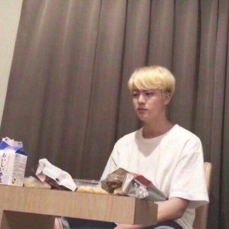 ele veio todo arrumadinho e lindinho e eu tô todo desleixado, o mico meu pai