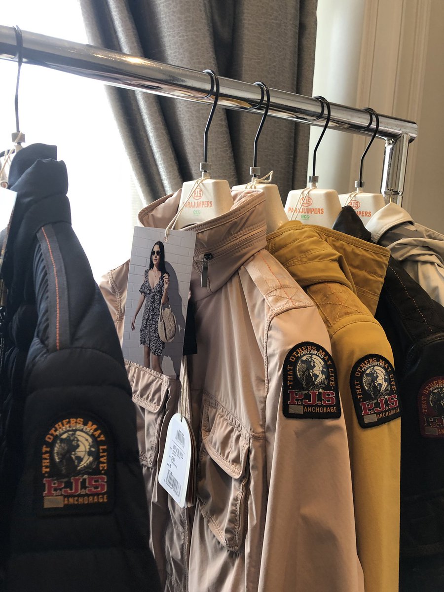 krystintysire's tweet photo. Enjoyed exploring in the great outdoors up at Squamish with @Parajumpers_PJS 🌲 The collections are fantastic, I’m a fan of the powder pink pick which I wore during my hike 🍂 #pjsfriends #pjscanada #squamish #explorebc https://t.co/7PdMCozsVz