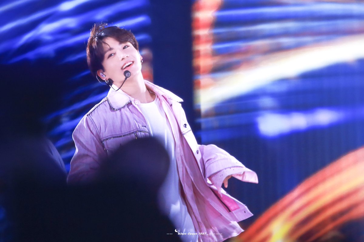 WCoast1997's tweet photo. 2019/05/11
SY in Chicago HD

#BTS #BBMAsTopSocial BTS
#정국 #JungKook 

@BTS_twt @bts_bighit https://t.co/kTUhVAXPv3