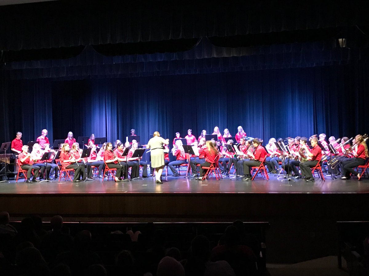 AMS Final concert of year.  We have talent heading for high school at #aurorahuskies Good work great programs ⁦<a href="/katemetzger63/">Kate Metzger</a>⁩ ⁦<a href="/DanSodomka/">Dan Sodomka</a>⁩ ⁦<a href="/jasonfrew/">Jason Frew</a>⁩