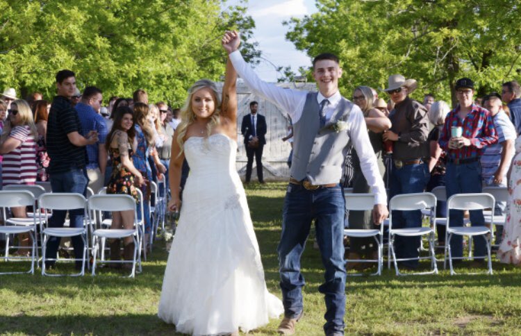 savfaut100's tweet photo. Hey ya’ll we got hitched 5•11•19👰🏼🤵🏼💍 https://t.co/NIbtqEvOmV