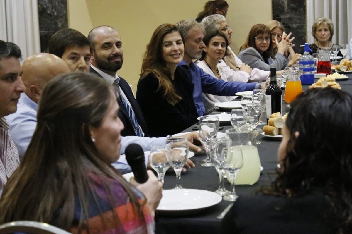 PrensaBettina's tweet photo. Participando de la cena anual de la #CamaraDeComercioEIndustria de Salta escuchando las inquietudes y problemáticas de un sector que es fundamental para el crecimiento de nuestra provincia.
#ComercioSalta https://t.co/DzpqJLMZ69