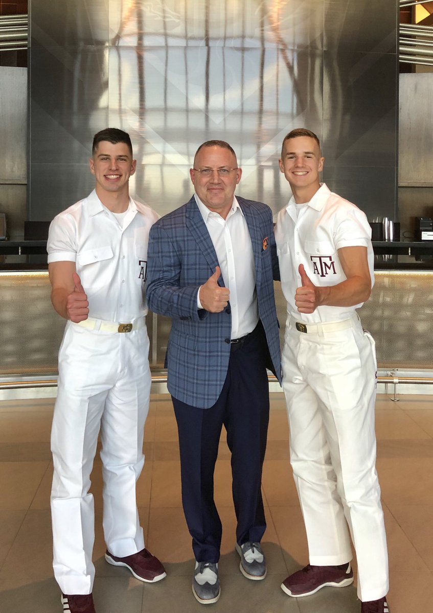 TeamCoachBuzz's tweet photo. My 1️⃣st ever 📸 with @TAMUyell👊🏽

Thank you to @kenny_cantrell ➕
@5foryell for be gracious enough to give of their ⏰ https://t.co/So1Zgc8t0h