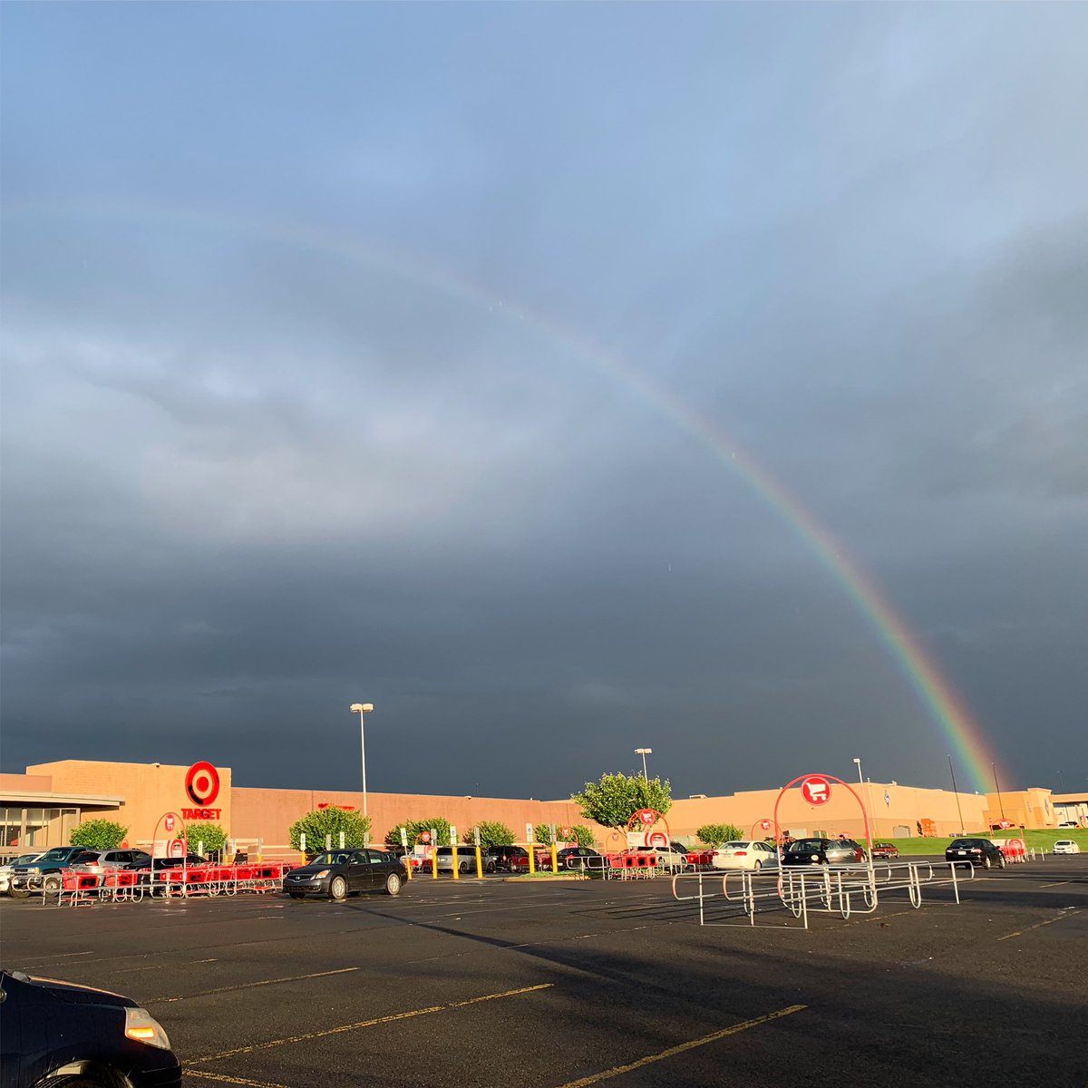 flikmaster's tweet photo. View when I walked out of work #rainbow https://t.co/FDcxqJfbNd