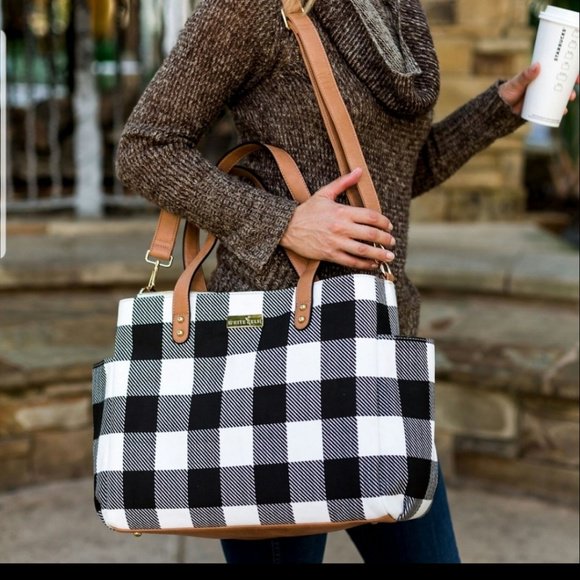 CaitlinClerque's tweet photo. So good I had to share! Check out all the items I'm loving on @Poshmarkapp #poshmark #fashion #style #shopmycloset #celticco #cabi: https://t.co/Ag8sP2kca4 https://t.co/8twYydysZY