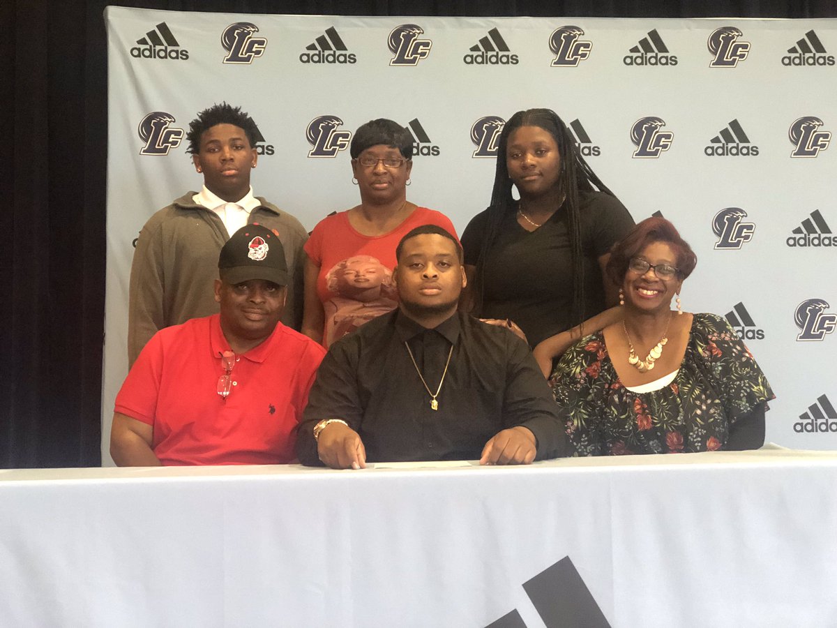 Q_Bacon_66's tweet photo. Signed sealed and delivered 🖤🦍 @CoachSamAnguay @coach_quonte @RecruitGeorgia GKPA 💙 #KnightUp https://t.co/olqqUIHtuA
