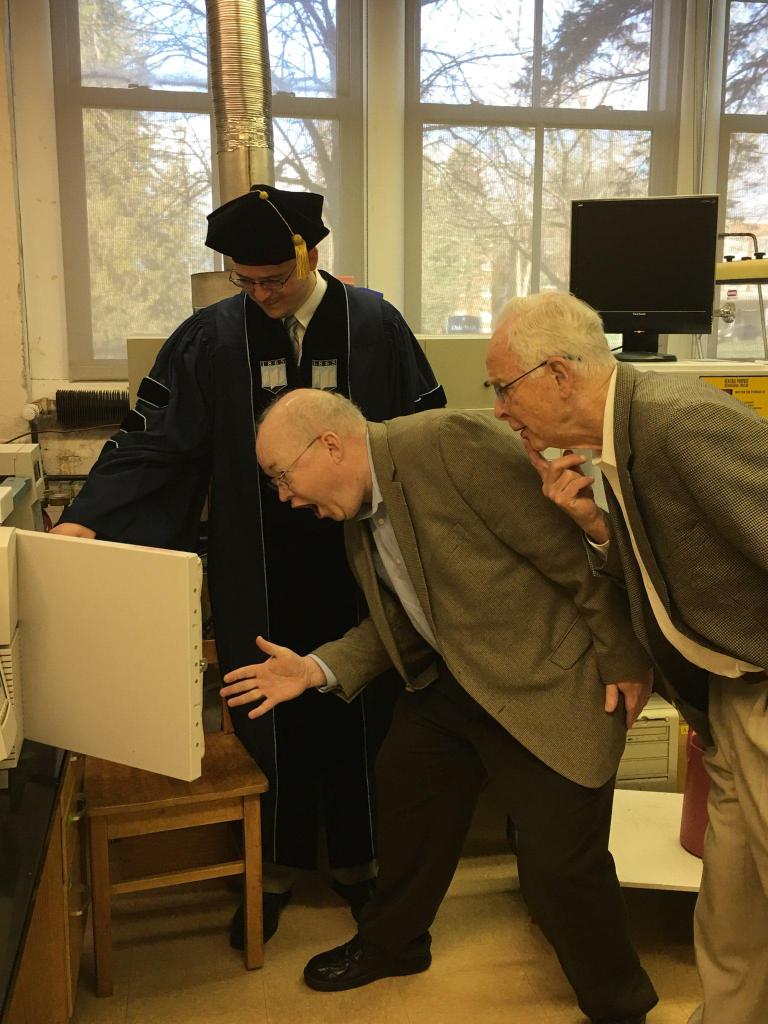 NephroRock's tweet photo. Dad and I were quite impressed by the GC mass spec in Rob's lab. #sciencehappens https://t.co/2QhBrUSdiC