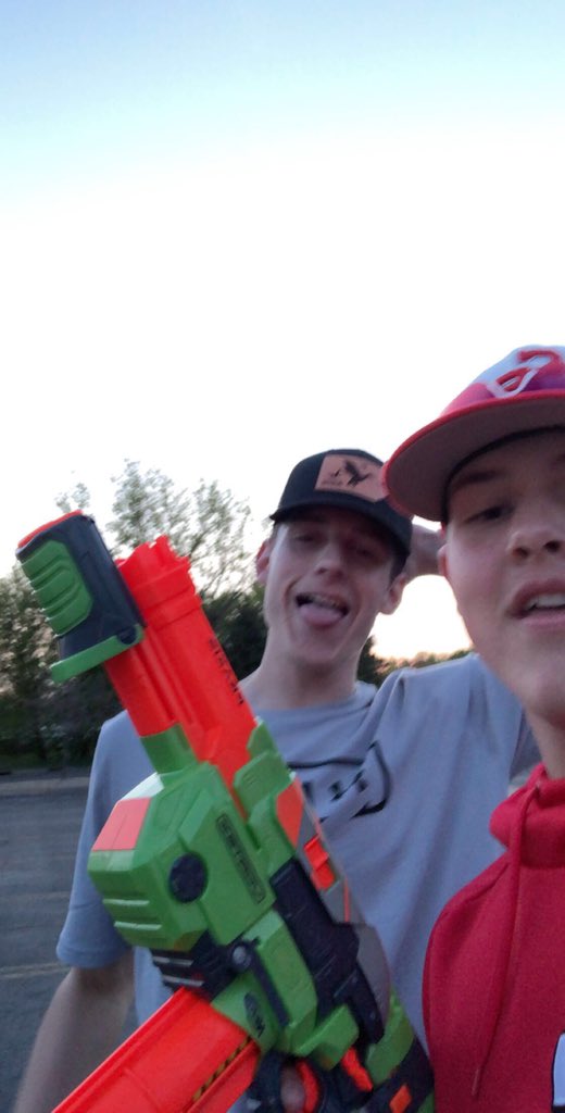 SmokinDarts2019's tweet photo. Sean killed Peter (the hicks)  at 8:40 @Assassins20191 https://t.co/fGuXr4ppDk