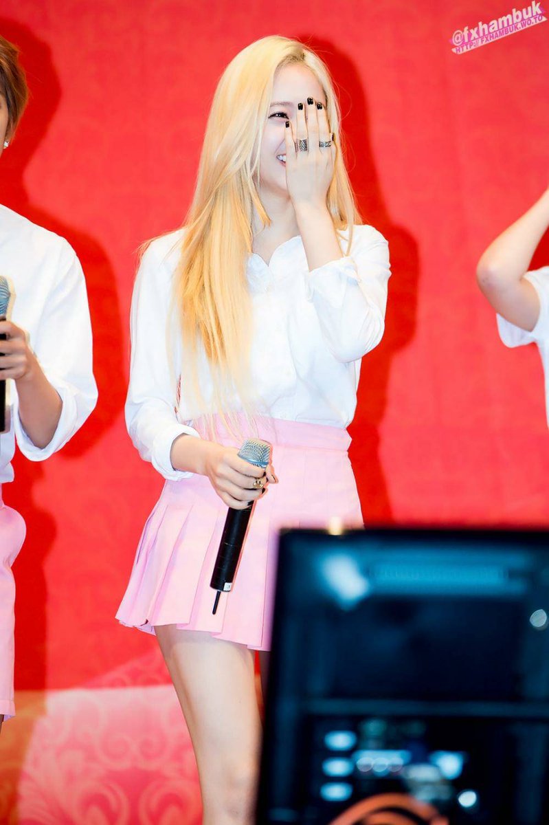idolstal's tweet photo. blonde krystal wearing the krystal skirt https://t.co/GUWescibv2