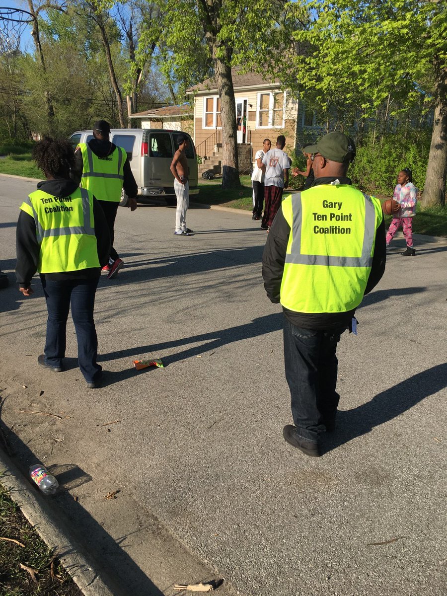 garytenpoint's tweet photo. Engaging youth in Gary to reduce the  violence in our city....
#garytenpoint https://t.co/WXNsmwLlKO