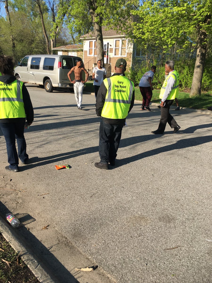 garytenpoint's tweet photo. Engaging youth in Gary to reduce the  violence in our city....
#garytenpoint https://t.co/WXNsmwLlKO