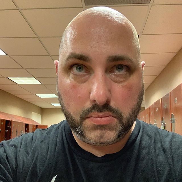 JaiHaze's tweet image. So u found this thing on my forehead, someone called it a wrinkle? I can’t seem to find it. No but for real, face is getting skinnier. #fatpeople #reallifeproblems
