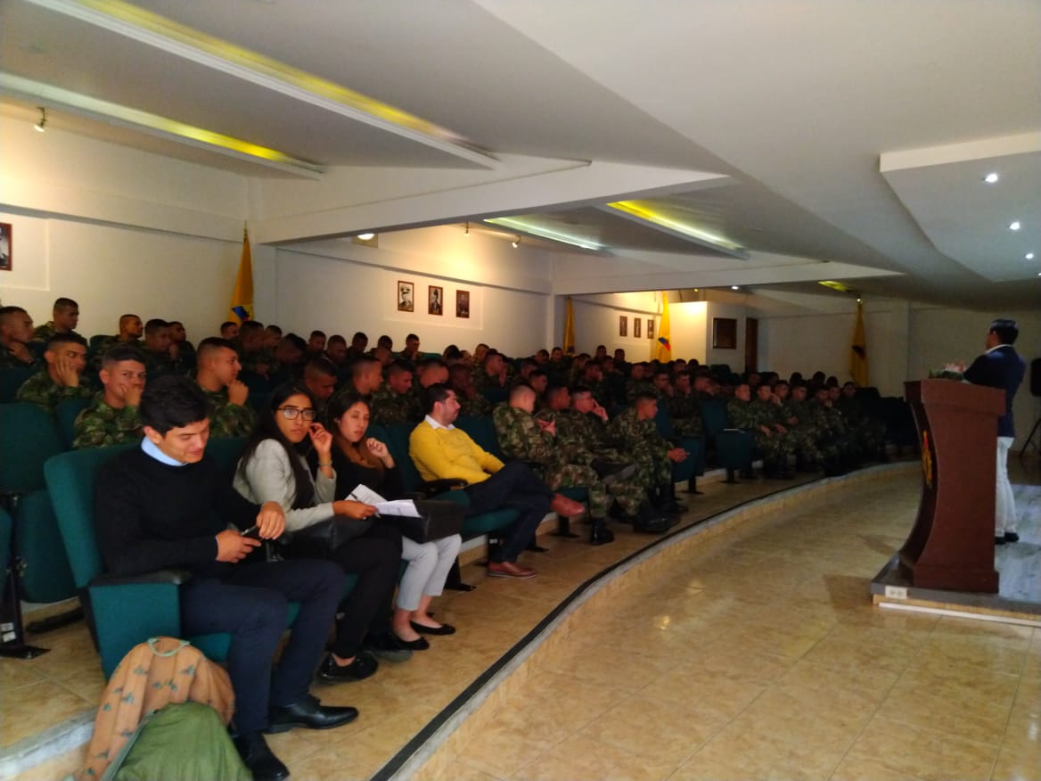 ejercito_cedoc's tweet photo. El personal P. O. R. del #CEMAI con apoyo de Docentes y Estudiantes de Derecho de @lamilitar prestaron asistencia jurídica a 100 #HéroesBicentenario en el auditorio de la #ESCAB con el fin de brindarles herramientas jurídicas en diferentes temas. https://t.co/6iQVo6XfWS