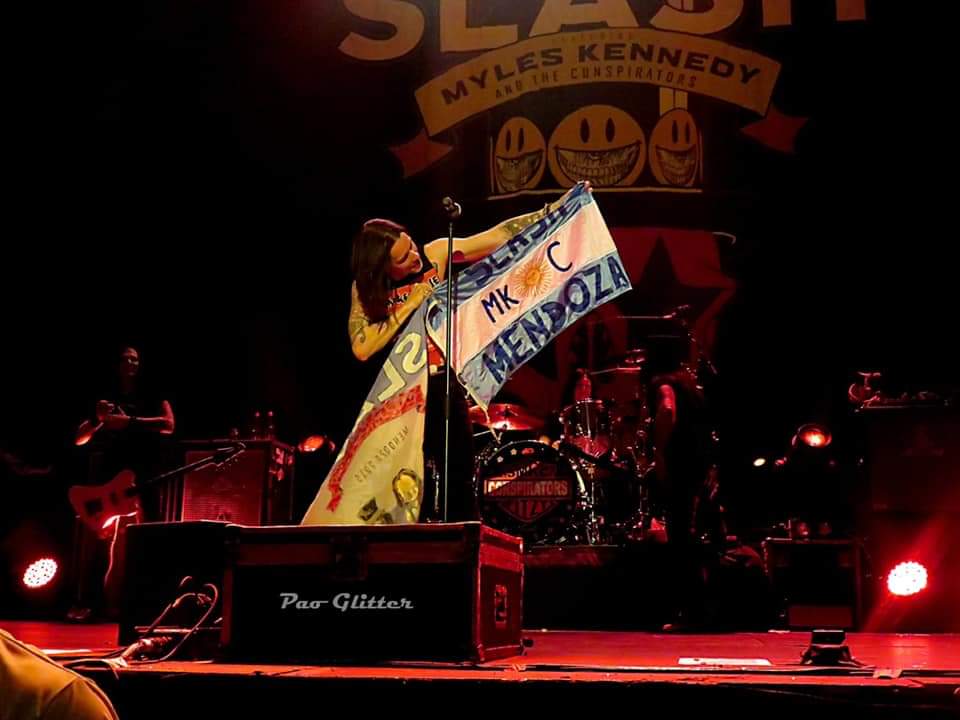 🤘🇦🇷 <a href="/MylesKennedy/">Myles Kennedy</a> anoche en Mendoza! Próxima parada 👉 Córdoba! Fotos by Pao Glitter 📸

#Slash #LivingTheDream #Argentina #Mendoza #MylesKennedy