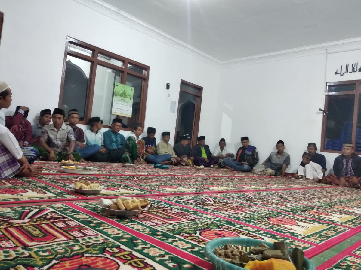 Pujiant79654298's tweet photo. Kegiatan Safari ramadhan ke 2 GP Ansor Nawangan dan Satkoryon Banser Nawangan di Dusun Saren Mujing Nawangan.. https://t.co/9xhiIRuRPN