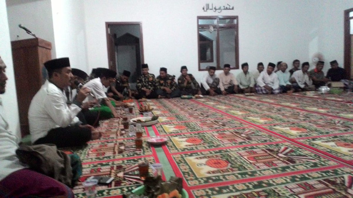 Pujiant79654298's tweet photo. Kegiatan Safari ramadhan ke 2 GP Ansor Nawangan dan Satkoryon Banser Nawangan di Dusun Saren Mujing Nawangan.. https://t.co/9xhiIRuRPN