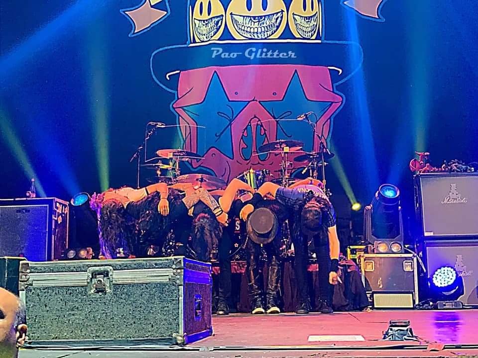 SMKC anoche en Mendoza! Próxima parada 👉 Córdoba! 🇦🇷🤘 Fotos by Pao Glitter 📸

#Slash #LivingTheDream #Argentina #Mendoza #MylesKennedy