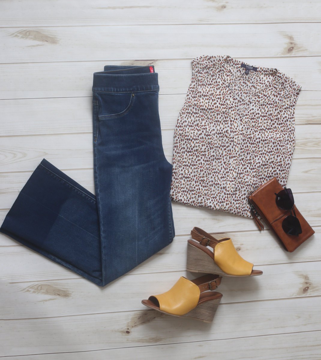 Arktana's tweet photo. Cropped flare jeans have been one of our favorite clothing trends this season. They are so fun to wear casual with flats or dress them up with a fun heel! What’s your favorite trend for Spring?
#arktanastyles #spanxdenim #nydj #buenoshoes #laticoleathers #ootd #arktanastyles https://t.co/NsrLQUWNOk