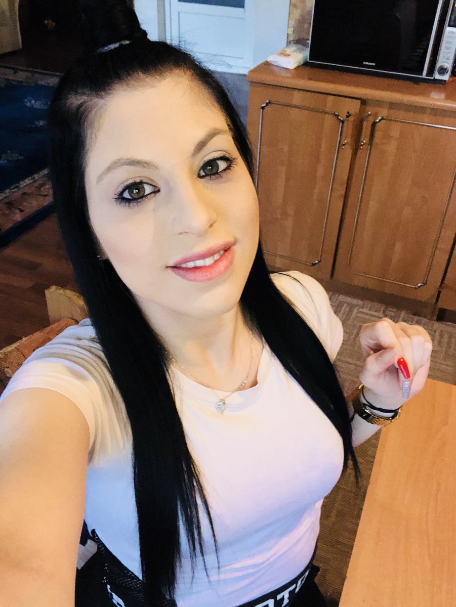 Amy50850541's tweet photo. Onlineee guys come to see me kiss https://t.co/Df79H4IY5E