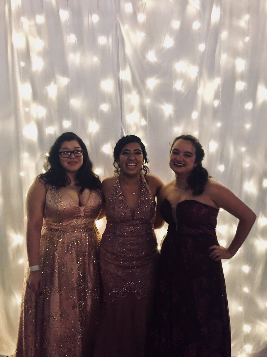 sierra_online_'s tweet photo. loves of my life 💐💓 #prom2k19 https://t.co/dC22Dhkolk