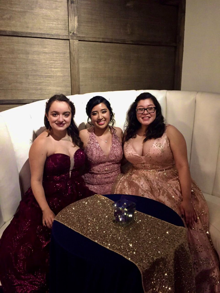 sierra_online_'s tweet photo. loves of my life 💐💓 #prom2k19 https://t.co/dC22Dhkolk
