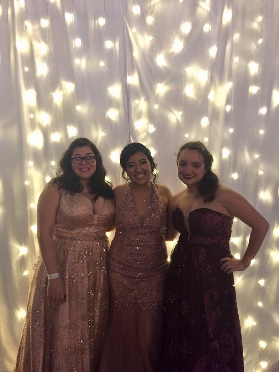 sierra_online_'s tweet photo. loves of my life 💐💓 #prom2k19 https://t.co/dC22Dhkolk