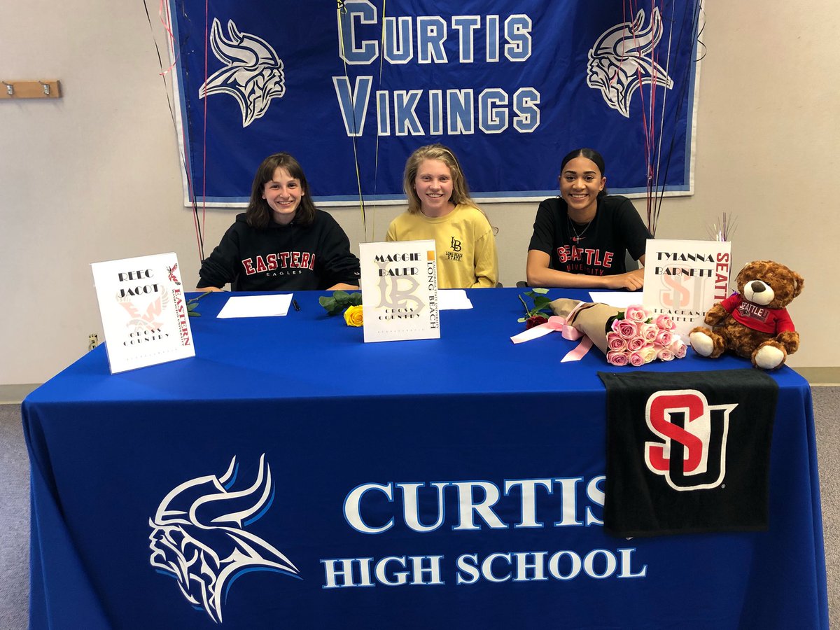 ourvikingnation's tweet photo. Last Signing Celebration 💙
3 - D1 Track Stars🌟 ⭐️ 💫 
#foreveravik https://t.co/kN51PMTx5P