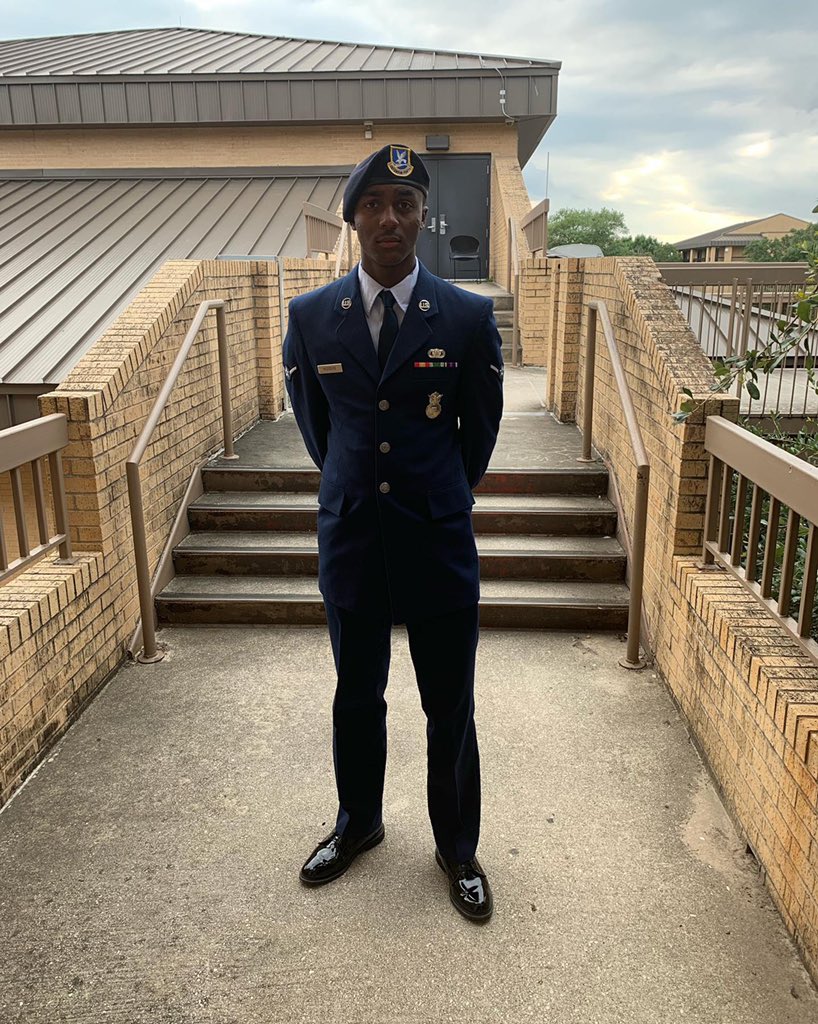 Cammxy_'s tweet photo. I Earned everything but a Break 🙏🏽💯👨🏾‍🎓 https://t.co/mzqvyS7sHw