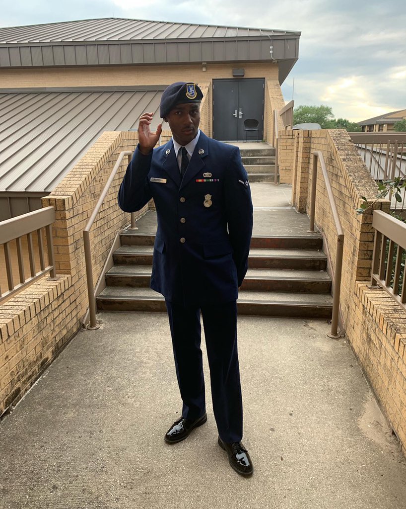 Cammxy_'s tweet photo. I Earned everything but a Break 🙏🏽💯👨🏾‍🎓 https://t.co/mzqvyS7sHw
