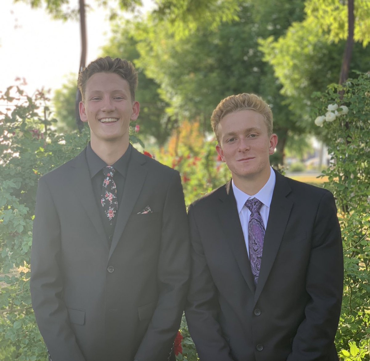rytaylorr_'s tweet photo. Only 9 more days and we’re out 🥳🥳 #prom2k19 https://t.co/6k65x7LSTo