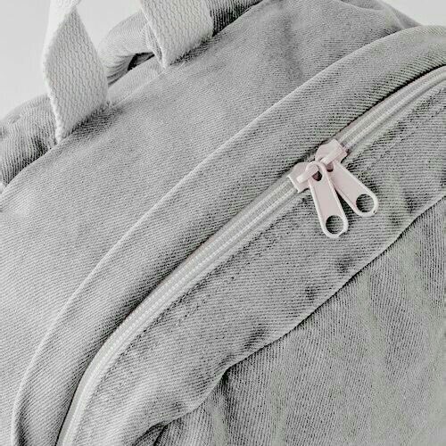 yeoobaby's tweet photo. Jikook au!

Park Jimin é o mascote do time de basquete da escola e adora implicar com o Capitão do Time  que se diz hetero.

Ou onde Jungkook o tal hétero adorava internamente as implicâncias do baixinho da turma. https://t.co/1drvTT1443