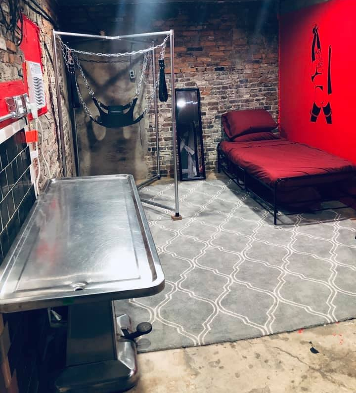 Kinkbnb's tweet photo. Listing of the Day: THE RED KEEP
An intimate, fully equipped dungeon in Baltimore, Maryland. Check it out on KinkBnB: https://t.co/frlb1rCLti
⠀
#GameofThrones #TheRedKeep #BDSM #kinkbnb #sex #kink #sextech #kinkfriendly #kinktravel #sexpositive #fetish #dungeon #Baltimore https://t.co/vcnXitFqOs