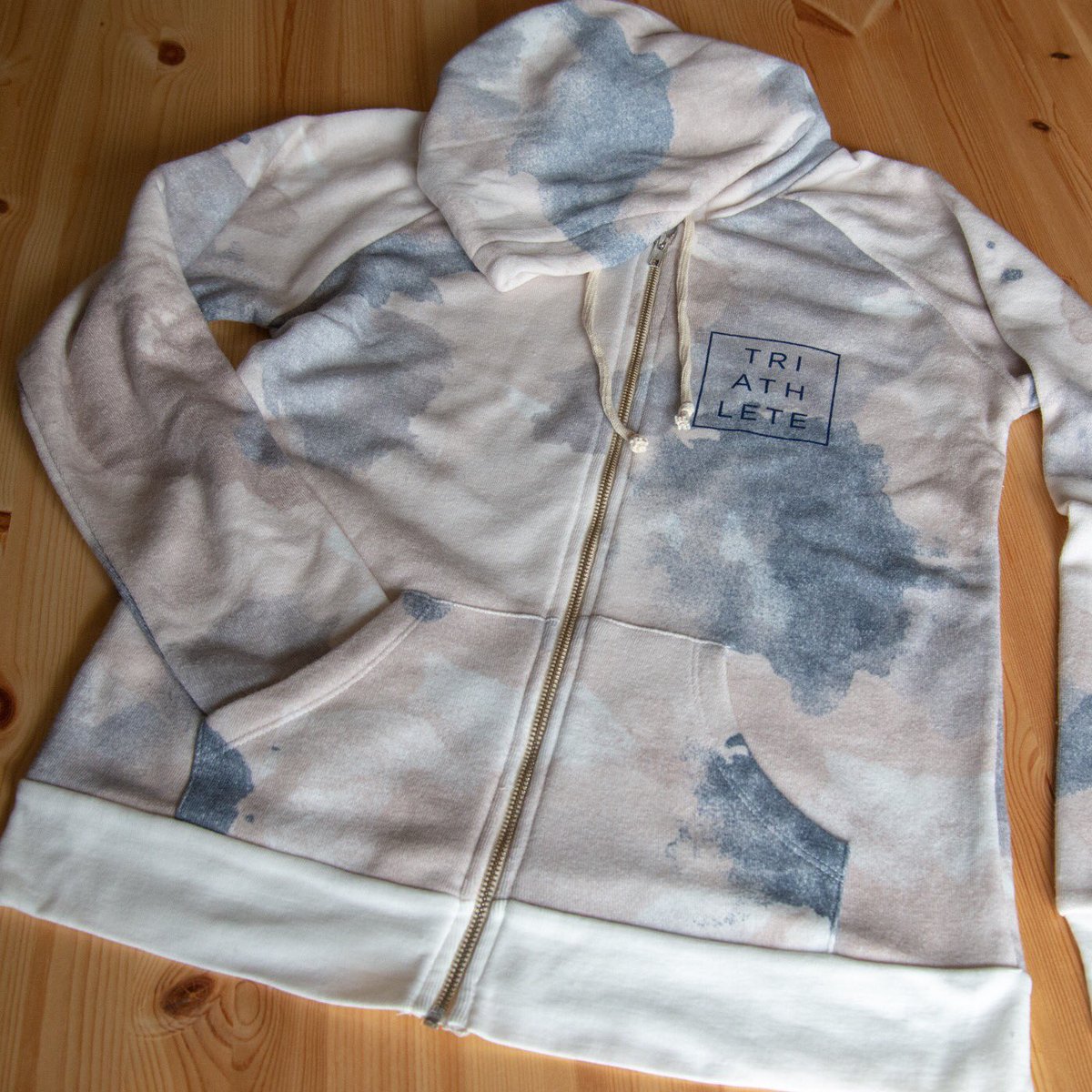 wearEnergyLab's tweet image. All this unseasonably cool weather have you reaching for something warm to throw on in the AM? Make this jacket what you reach for next time! Super soft, super warm and made special for you, #triathlete. Tap to buy yours today! #swimbikerun #triathlon

energylabapparel.com/product/womens…