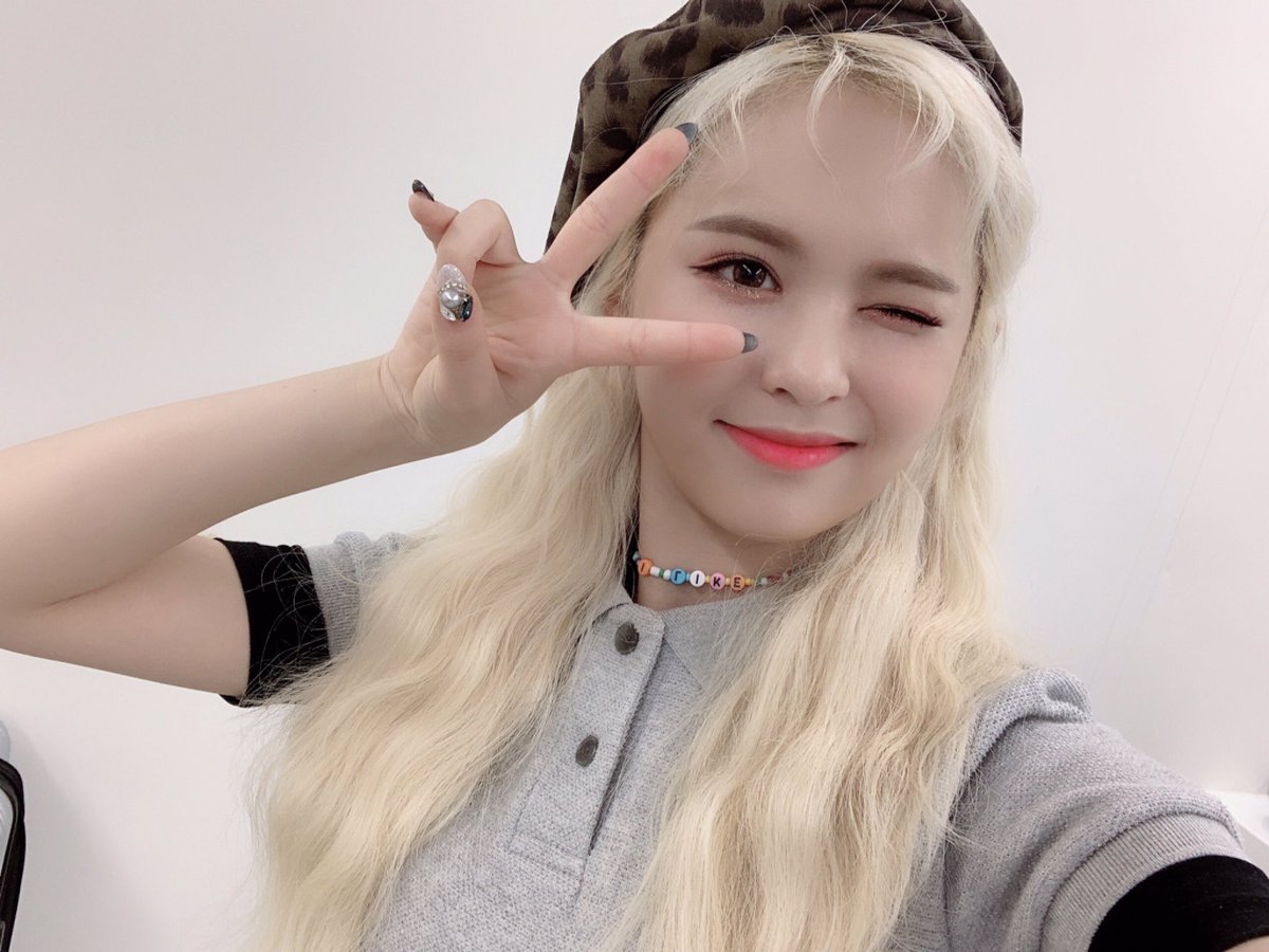 everglow_chile's tweet photo. « OFICIAL / 190507 » 🔮 Actualización en la cuenta oficial de Twitter 

“Como estuvo <IDOL TALK TV M.S.G> de MBC MUSIC? Nos divertimos tanto que no sabíamos que el tiempo había pasado><. Vamos a estar juntos la próxima vez💜”

Trad. Español:EVERGLOW Chile
[ EVERGLOW Chile -SK✨] https://t.co/8EDsiXzYRg