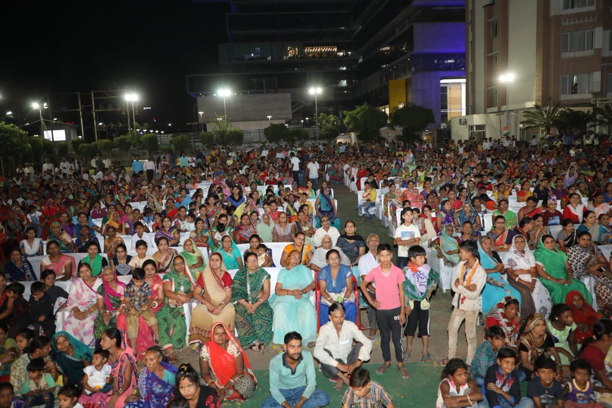 ASinghINC's tweet photo. कल इन्दौर से कांग्रेस प्रत्याशी श्री पंकज संघवी के समर्थन में सज्जनप्रभा गार्डन में हुई सभा में जुटी भारी भीड़ । https://t.co/zKkQtwYEfs