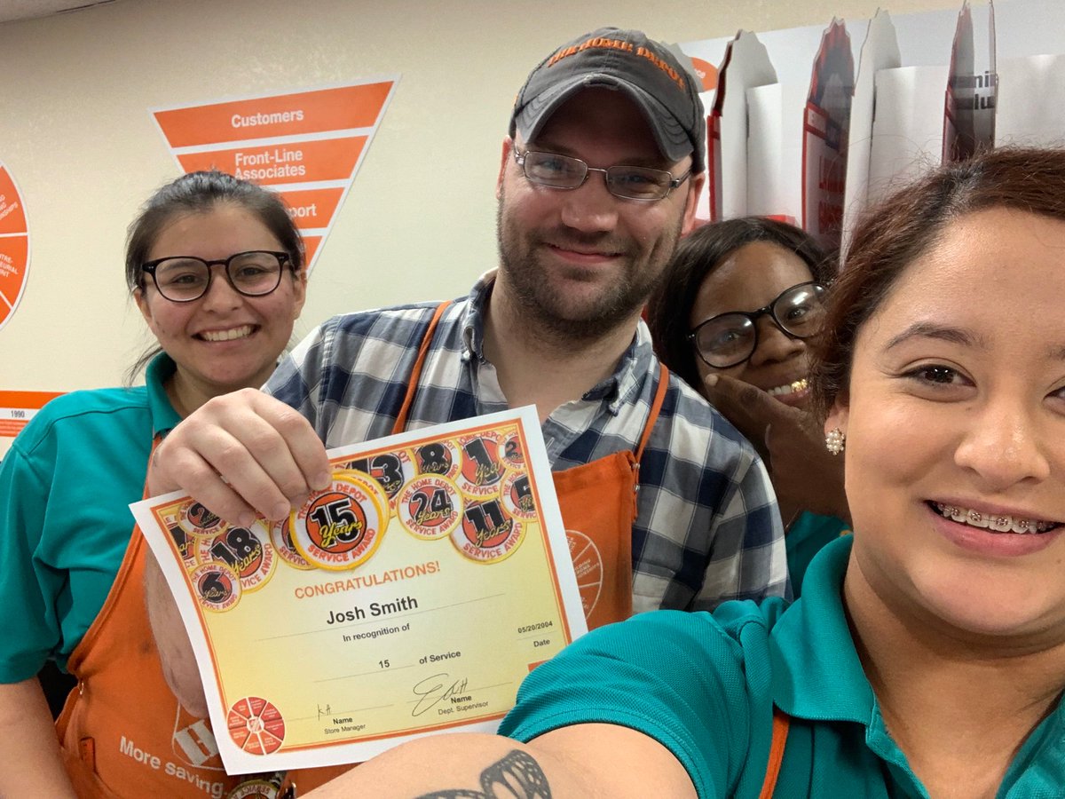 Rubi2060's tweet photo. Want to shout out Josh 15 years and Leslie 3 years of service I appreciate everything you guys do for our triple nickel and Amanda for stepping up here game to the next level going on over and beyond! 💪#ProudDs 👌🌸 https://t.co/3Gz2nR3hx1