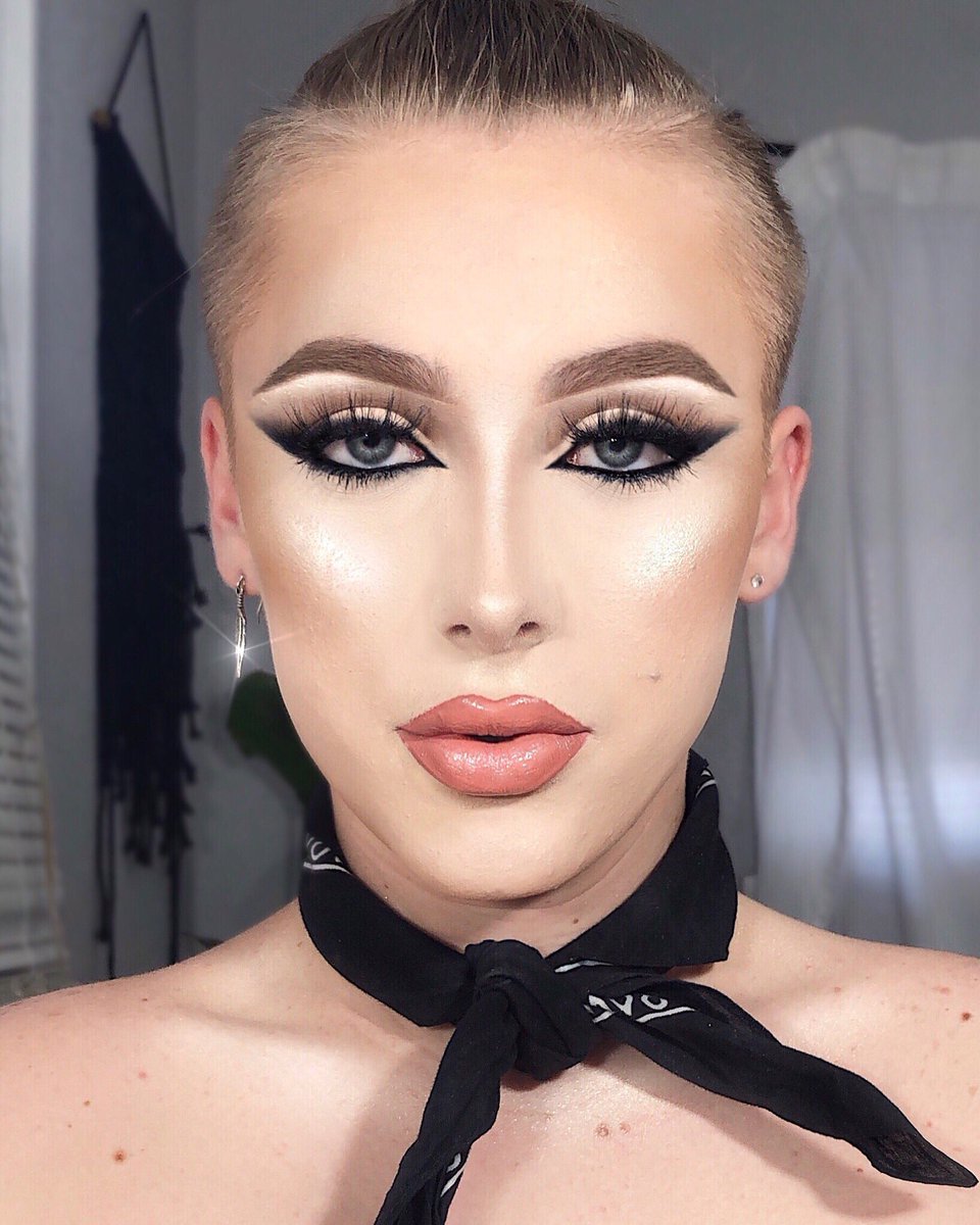 cloeaelin's tweet photo. @ColourPopCo would really appreciate the opportunity!!! love you @ColourPopCo 💙🥰 https://t.co/43KwKYJMP6