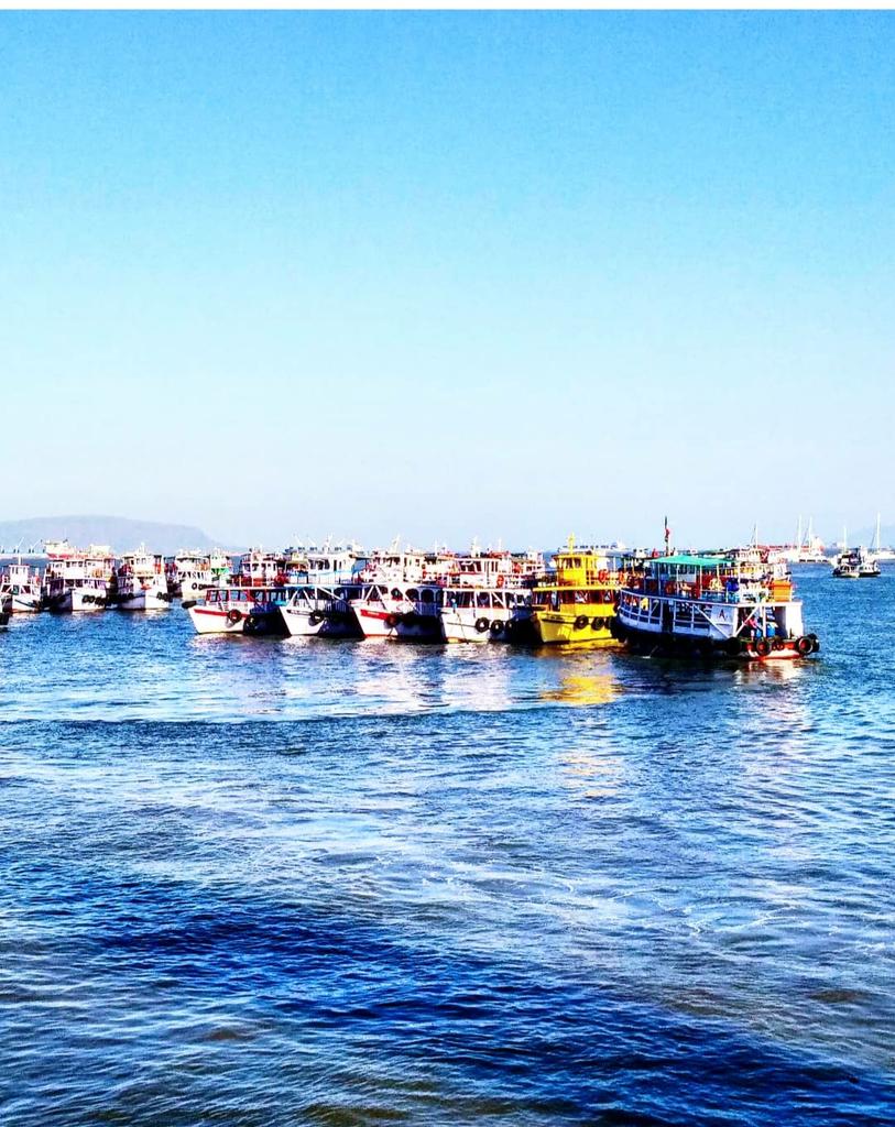 Imagine a world where ships are floating homes all that's left. On the other hand it could be a distant possibility. #globalwarming #awaterworld #kimxgensapa