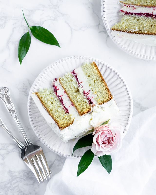 pinabresciani's tweet photo. Because Mondays are always better when there is cake involved 🎂😀
Recipe for this raspberry limoncello cake is in the blog archives
•
•
•
•
•
•
#foodstyling #cuisinesworld #mycommontable #makeitdelicious #lifeandthyme #cookcl #heresmyfood #fbciger… https://t.co/CIXBwIogkd https://t.co/409mSPGDHy