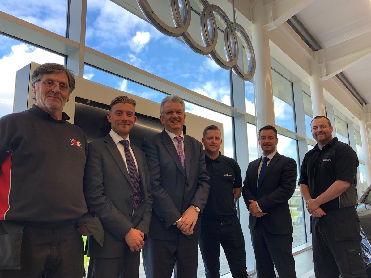 The 4 rings are back!

After a 14 year absence on the island, we’re delighted to announce that Audi is back, and our team which includes 4 experienced Audi specialists is ready to go!

See the full story here: jacksons.im/about/news/jac… #isleofman