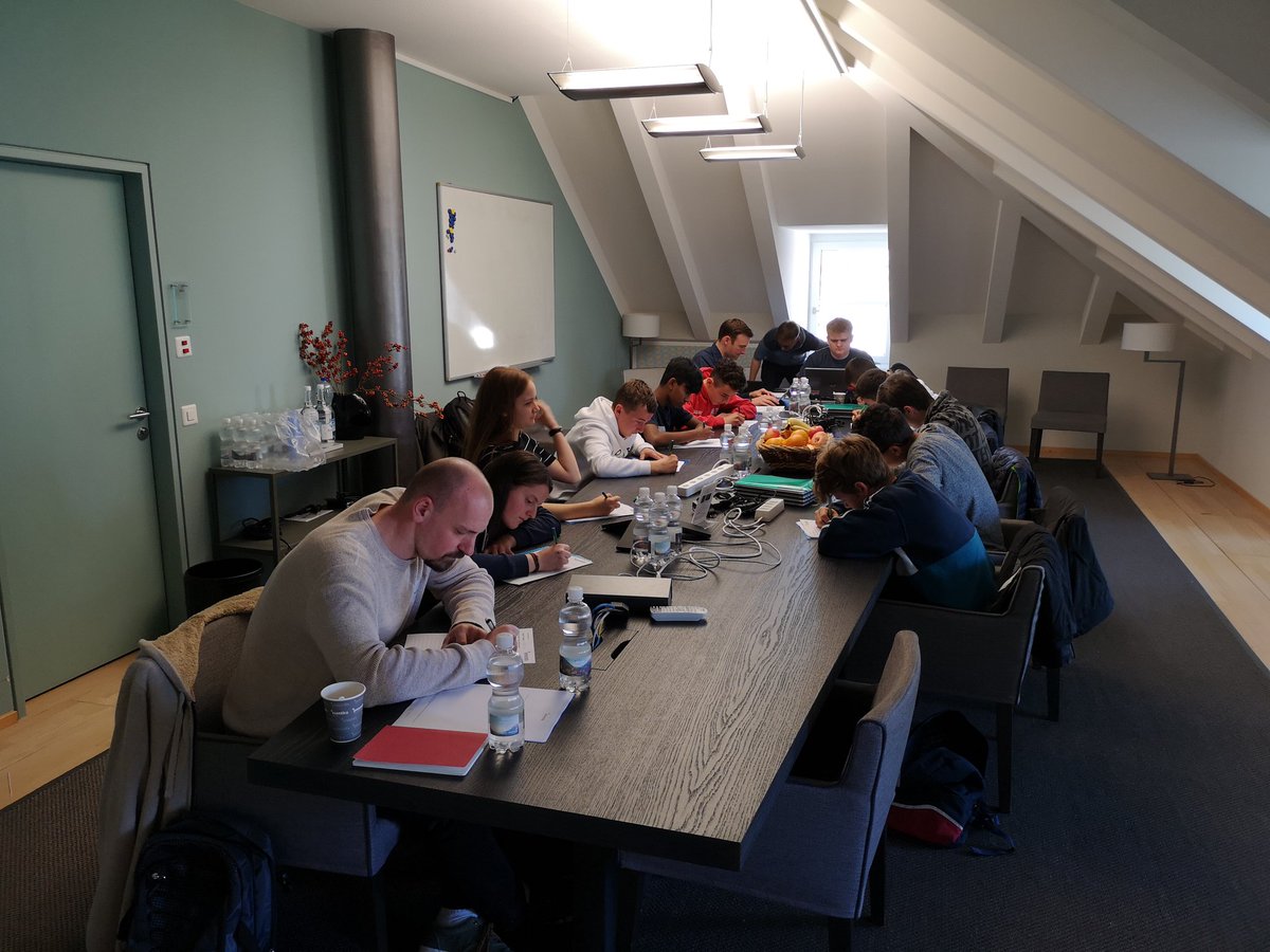 retospiller's tweet image. Wer weiss schon was ein Applikationsentwickler/In oder ein Systemtechniker/In genau macht? Was sind die Voraussetzungen dafür und was soll/kann ich nun lernen? Wir @InventxAG zeigen es euch an zwei Tagen an den Workshop Days. @ICTBBCH @Graubunden @GR_4o