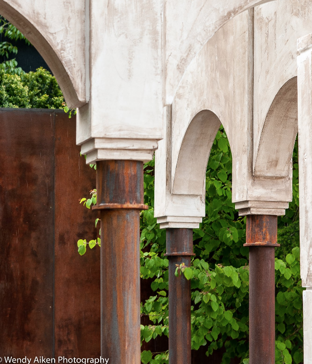 RaymunnLtd's tweet photo. Psst! Our real rust #IRONic &amp; mineral clay #CalceCruda finishes from @NovacolorItalia are helping create the #WedgeWood Garden, a stunning rural landscape @The_RHS #ChelseaFlowerShow! Come see! 👍👇🙌🌿🌼🌷
(May 21st-25th) Images: @WendyAikenPhotography #industrial #nature https://t.co/xkJck3j2Pr