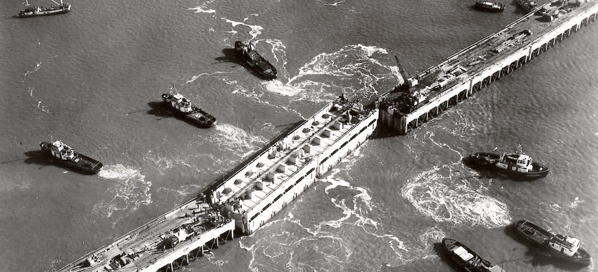 Dit jaar is het 50 jaar geleden dat de Lauwerszee het Lauwersmeer werd. Daarom wordt er van alles georganiseerd: wandel-, fiets- en vaartochten, maar ook theatervoorstellingen en exposities. Kijk voor een overzicht en verhalen van vroeger op 50lauwersmeer.nl @NPLauwersmeer