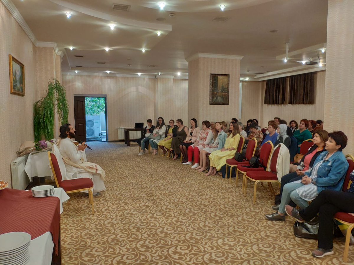 SwamiDivyatej's tweet photo. AOL Azerbaijan family got together to celebrate Gurudev's @SriSri birthday. Art Of Living has been in Azerbaijan since 1998 with 15 teacher now. The Azerbaijan Leadership is very supportive of the multicultural values @ArtofLiving promotes. https://t.co/1KSC9eJqj6